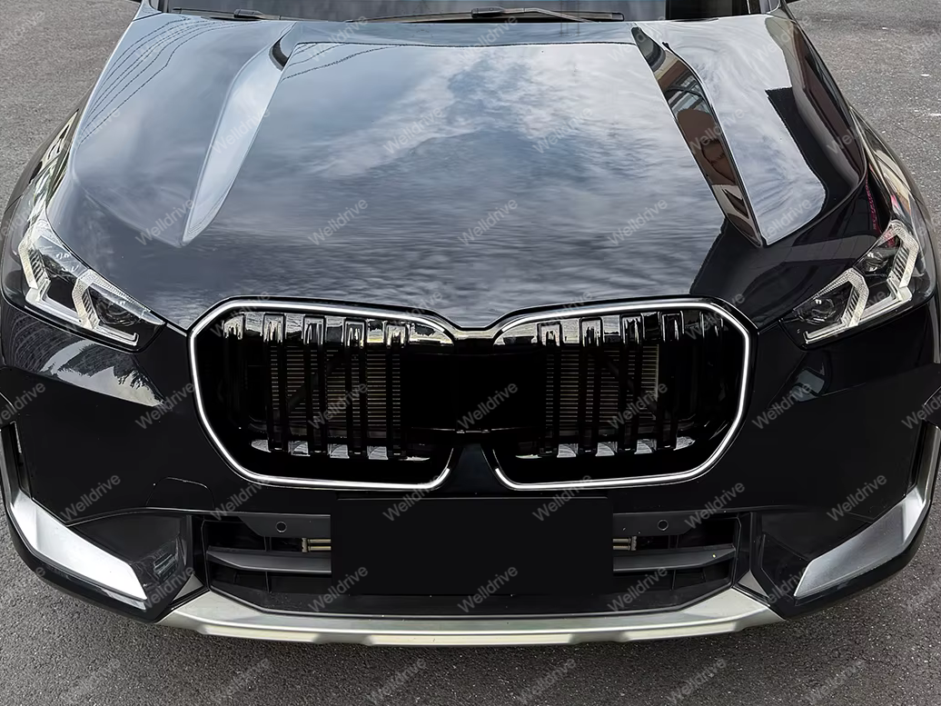 Решетка радиатора BMW X1 U11 U12 22-н.в. M стиль с LED подсветкой черный глянец