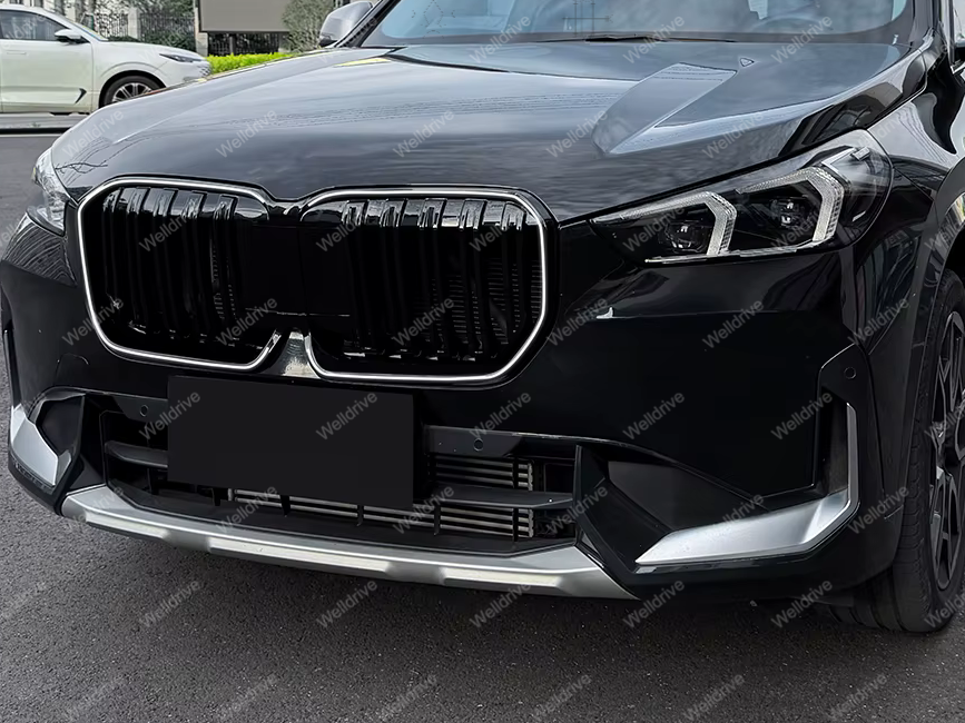 Решетка радиатора BMW X1 U11 U12 22-н.в. M стиль с LED подсветкой черный глянец