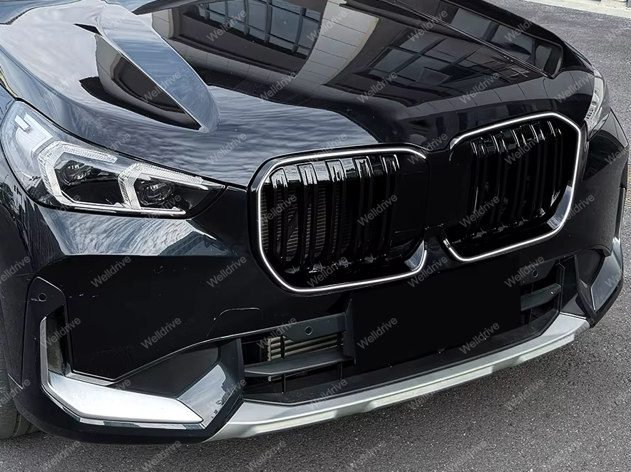 Решетка радиатора BMW X1 U11 U12 22-н.в. M стиль с LED подсветкой черный глянец